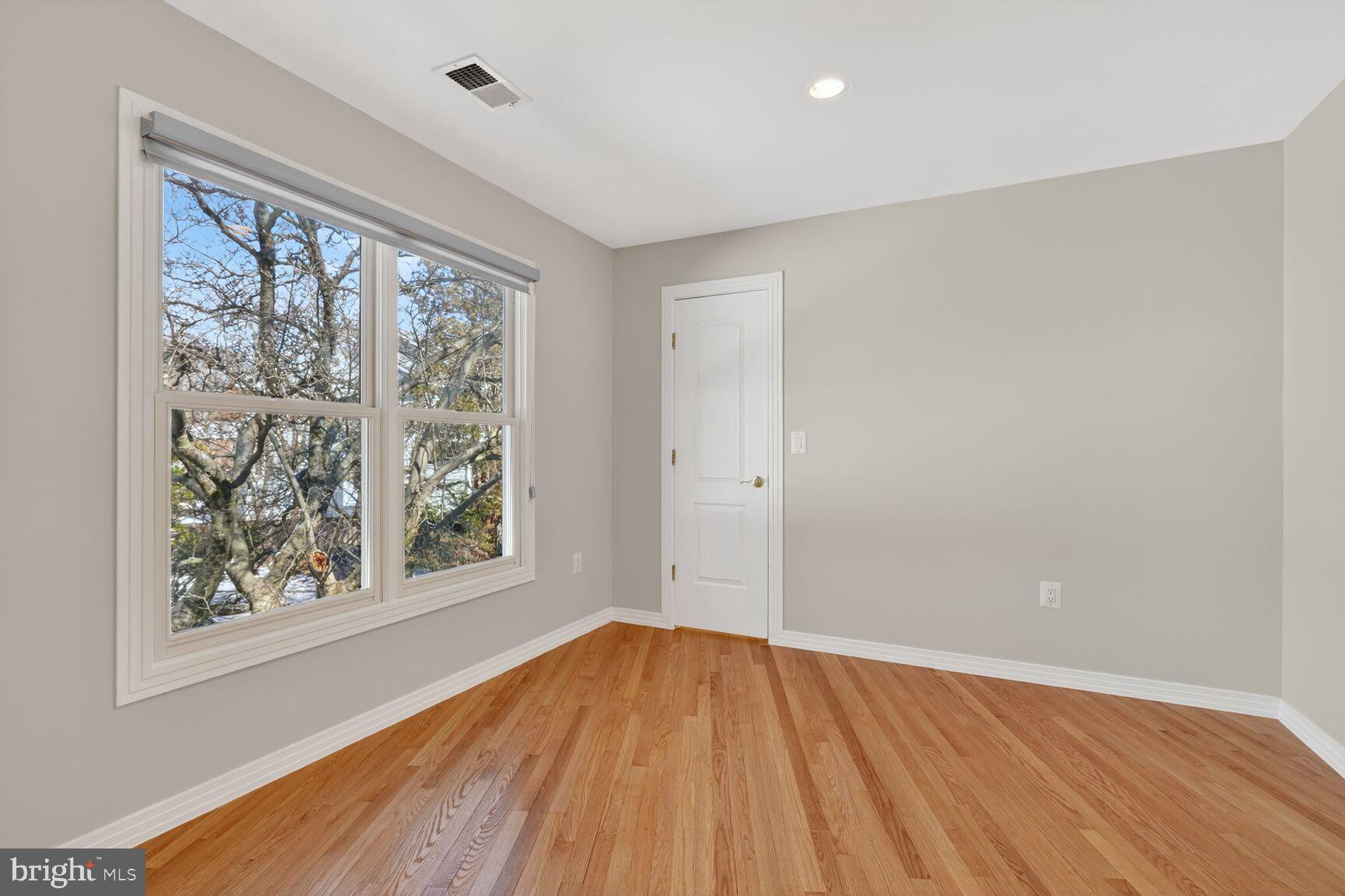 THE WILLIAMSBURG - Residential