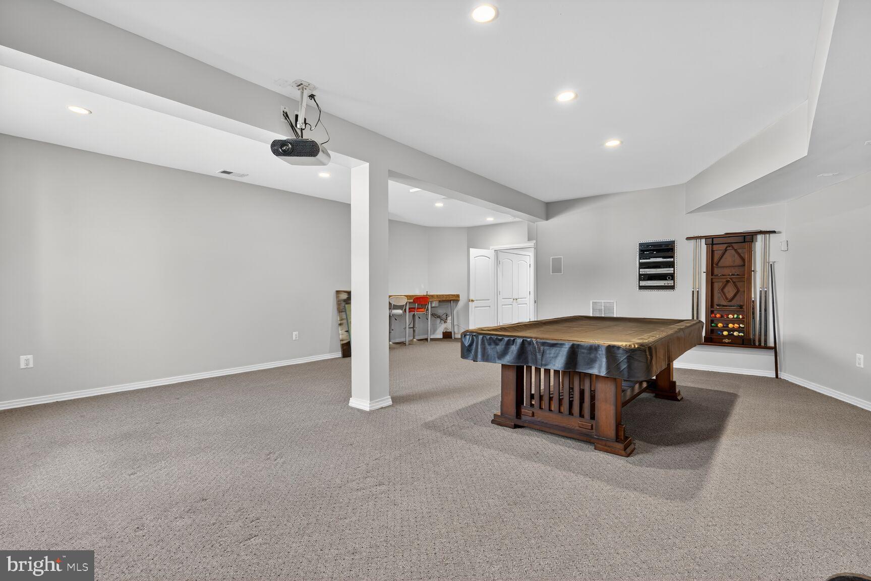 THE WILLIAMSBURG - Residential