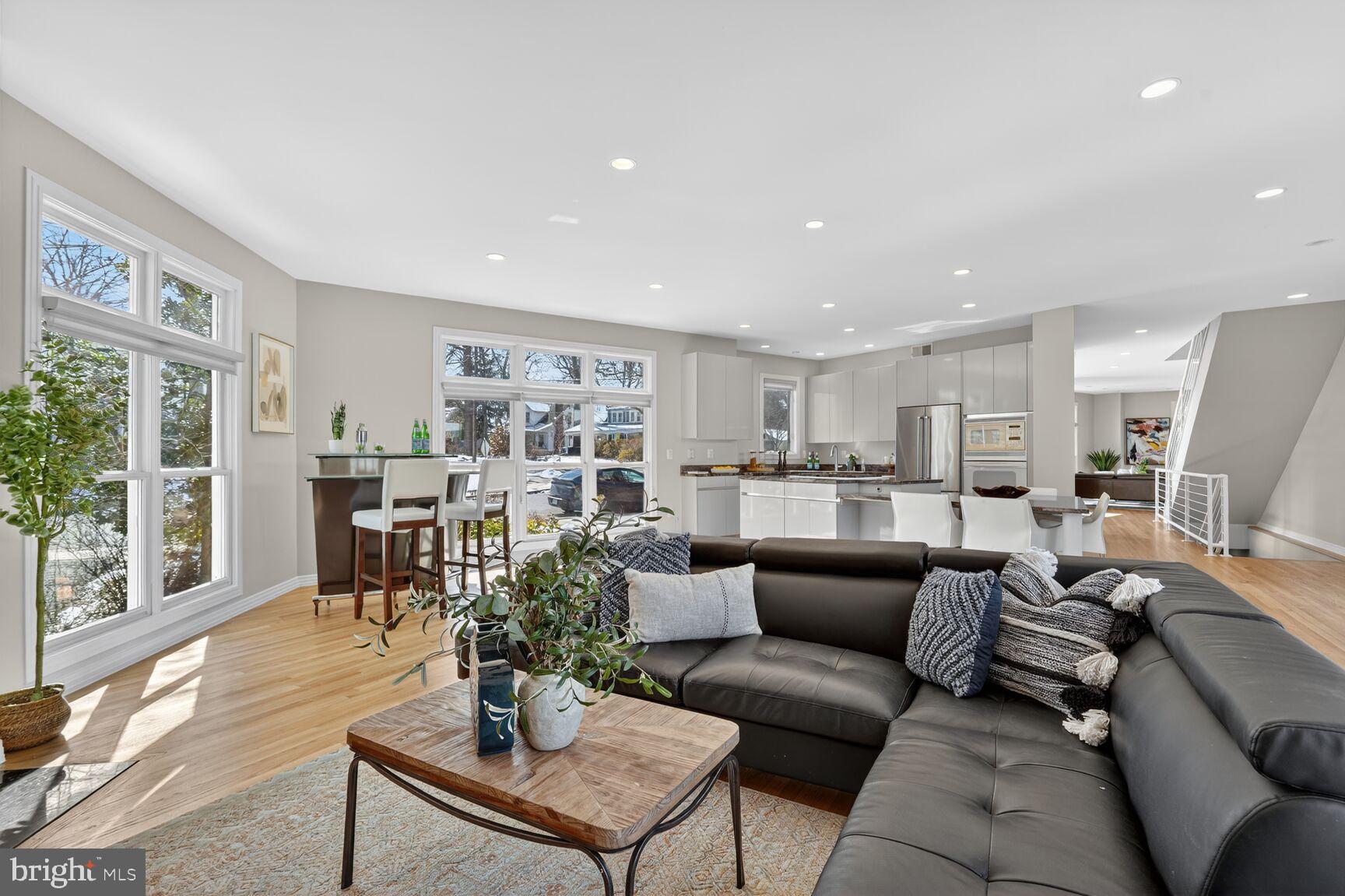 THE WILLIAMSBURG - Residential