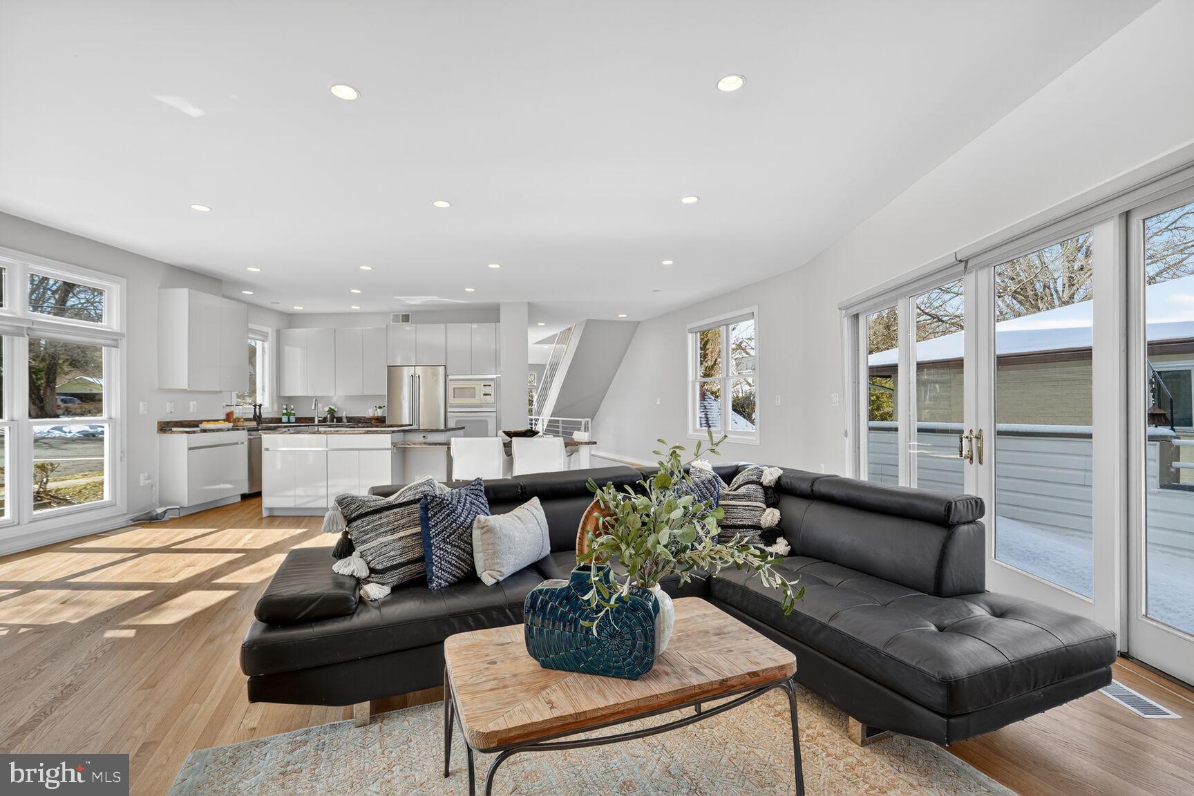 THE WILLIAMSBURG - Residential