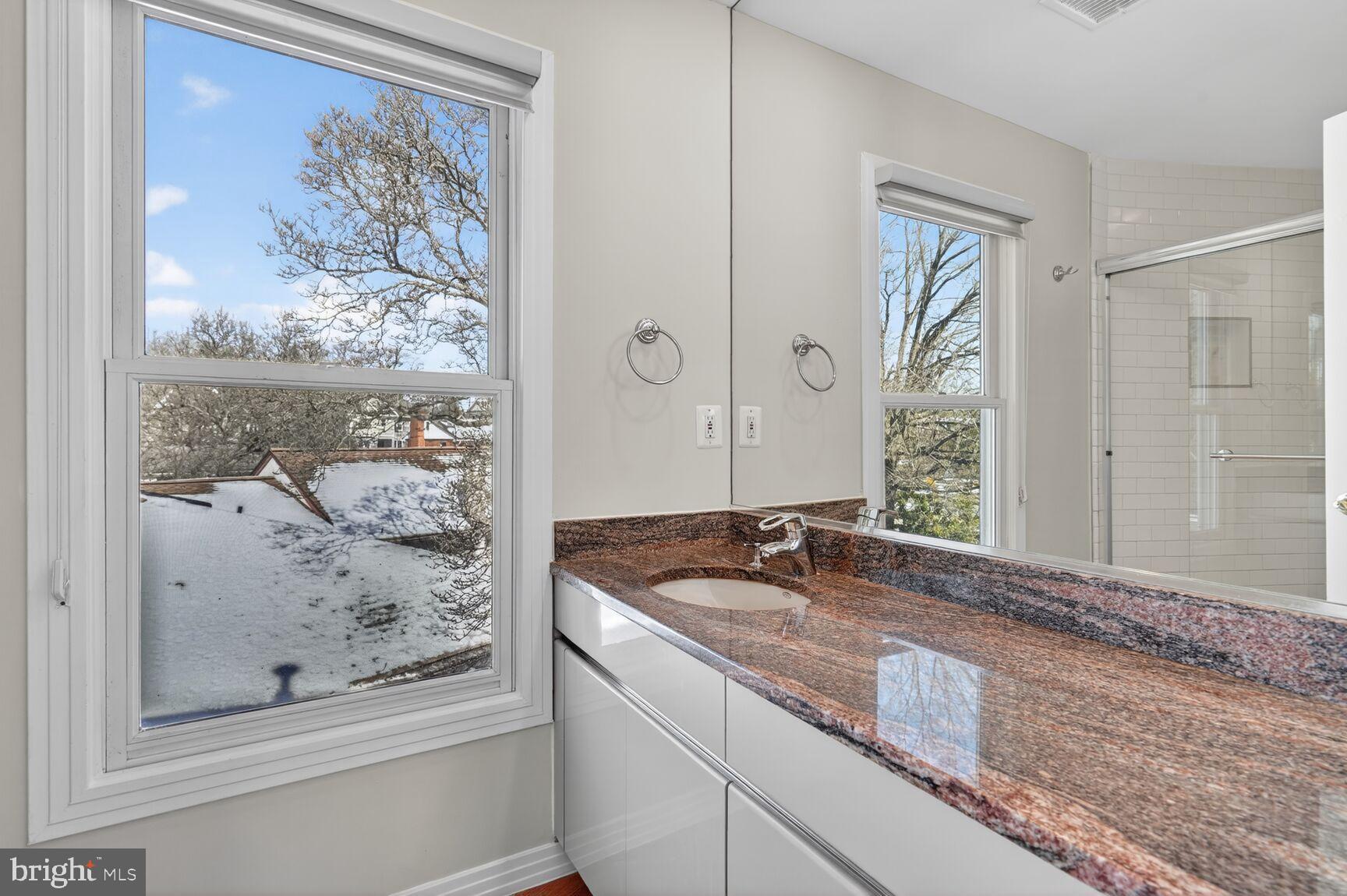 THE WILLIAMSBURG - Residential