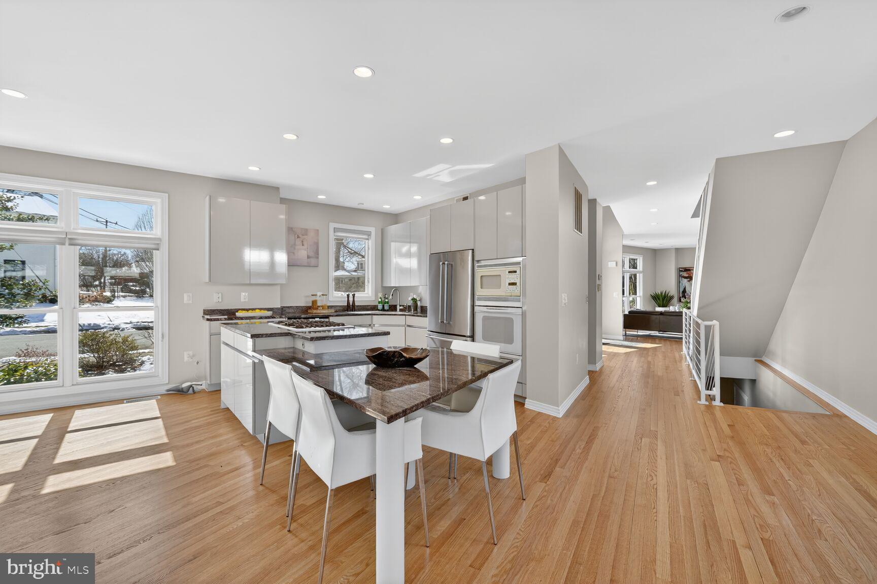 THE WILLIAMSBURG - Residential