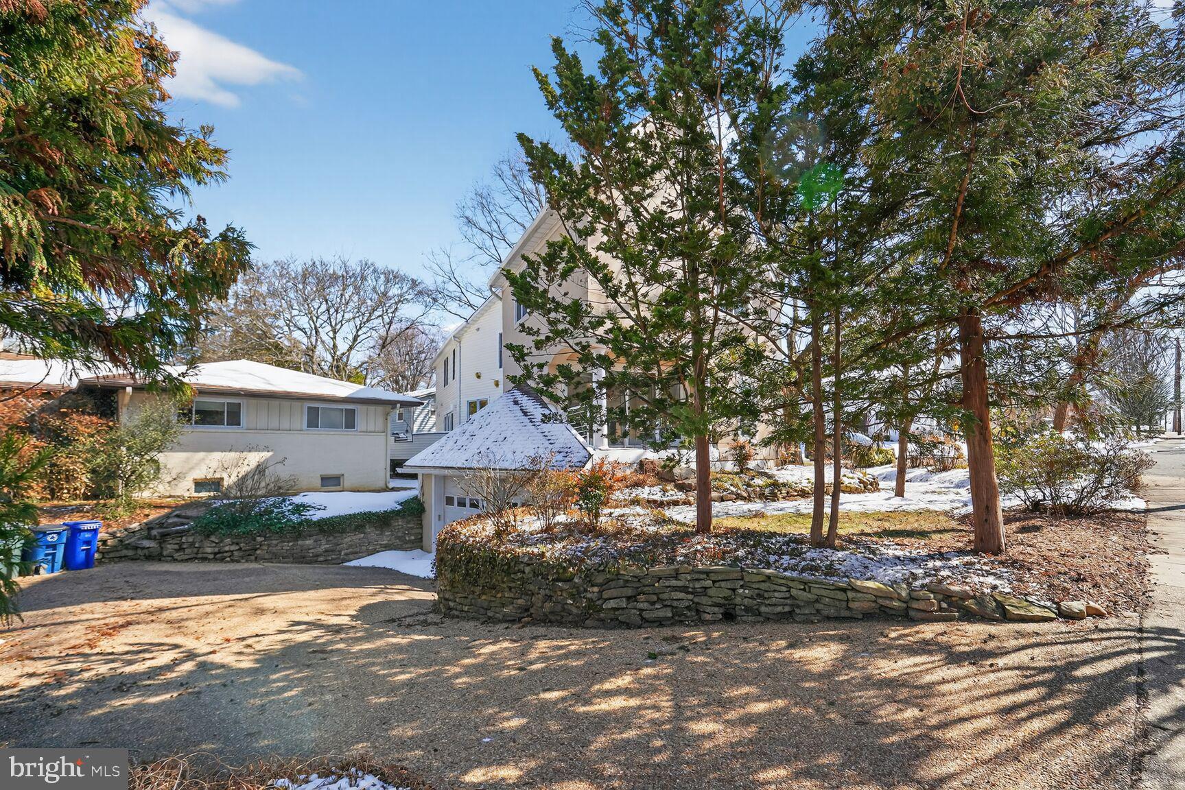 THE WILLIAMSBURG - Residential