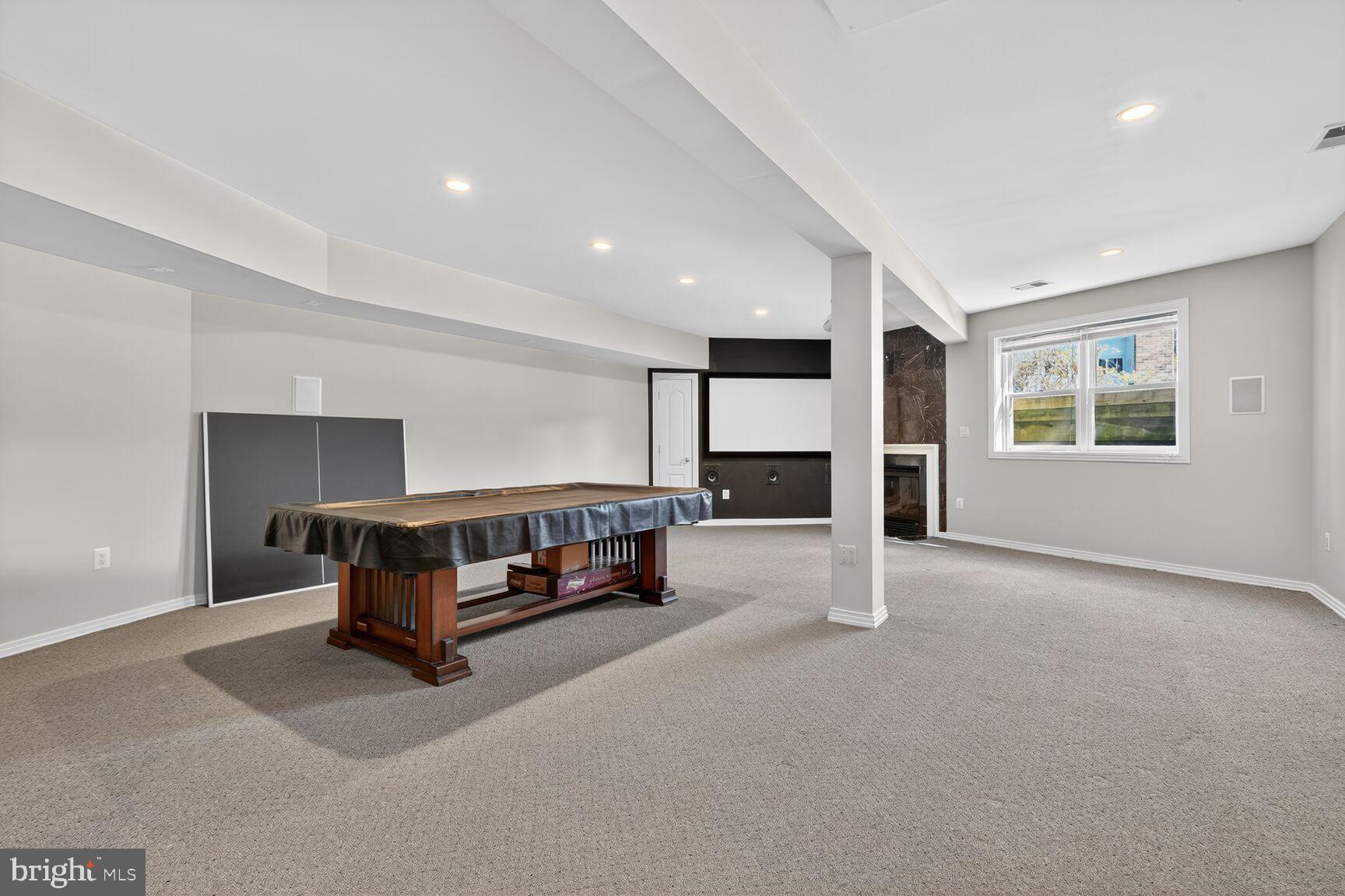 THE WILLIAMSBURG - Residential