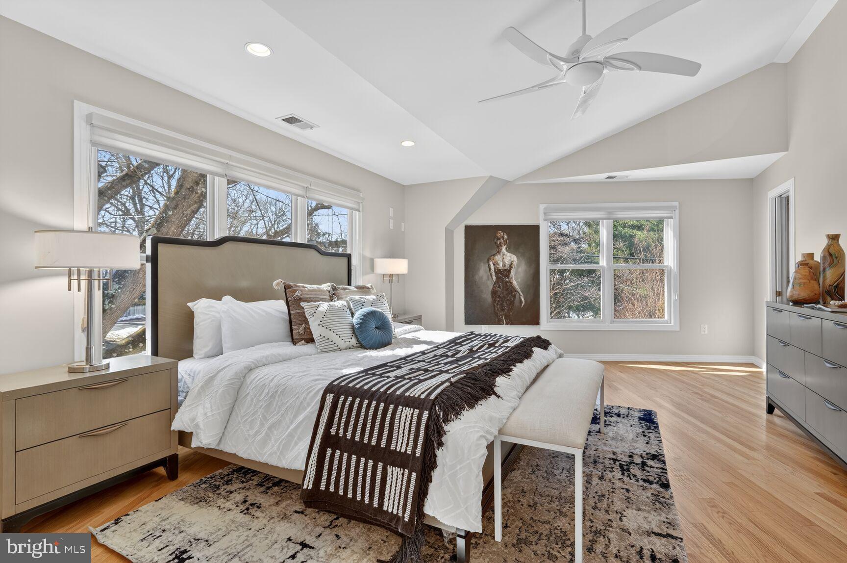 THE WILLIAMSBURG - Residential