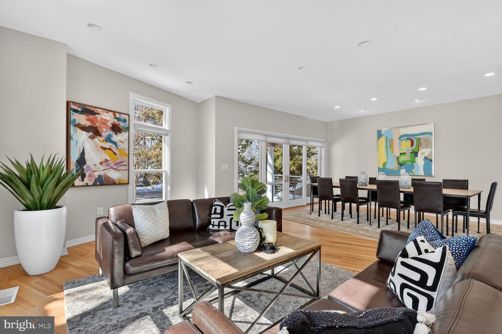 THE WILLIAMSBURG - Residential