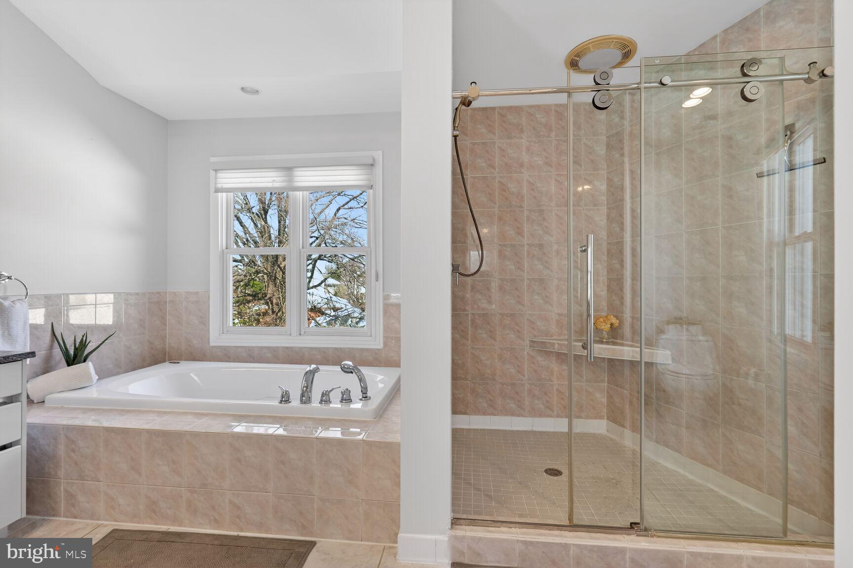 THE WILLIAMSBURG - Residential