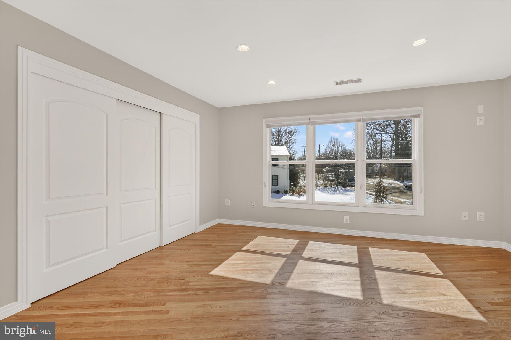 THE WILLIAMSBURG - Residential