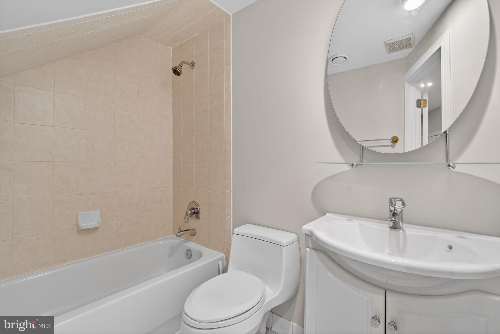 THE WILLIAMSBURG - Residential