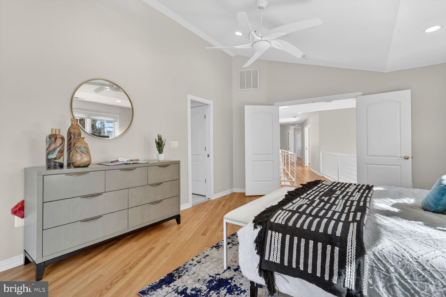 THE WILLIAMSBURG - Residential