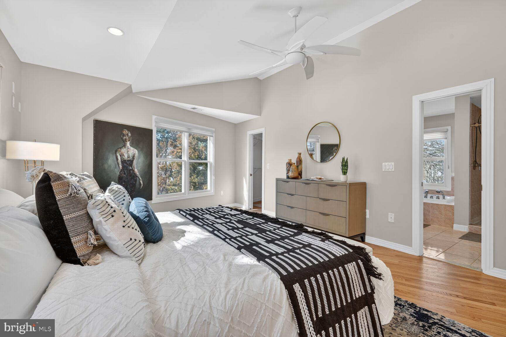 THE WILLIAMSBURG - Residential