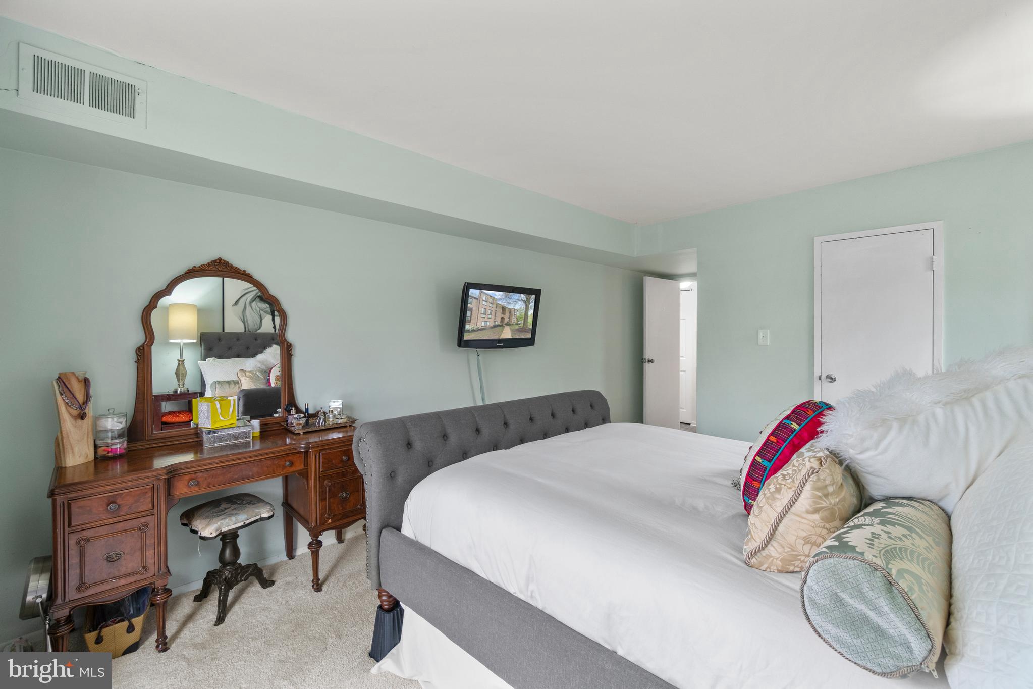 SOUTHGATE - Residential