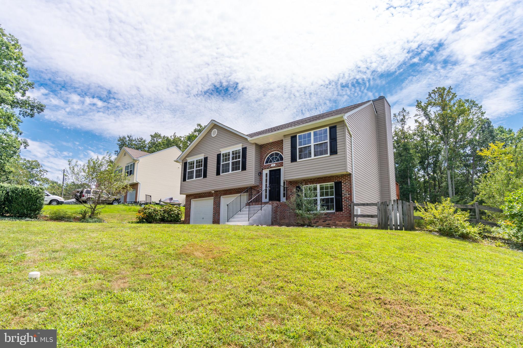 HIDDEN LAKE - Residential