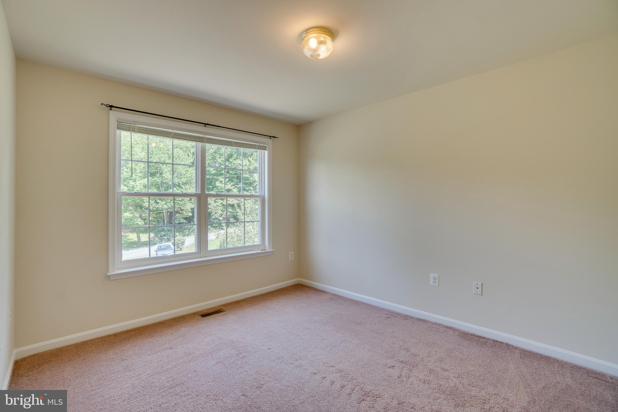 HIDDEN LAKE - Residential