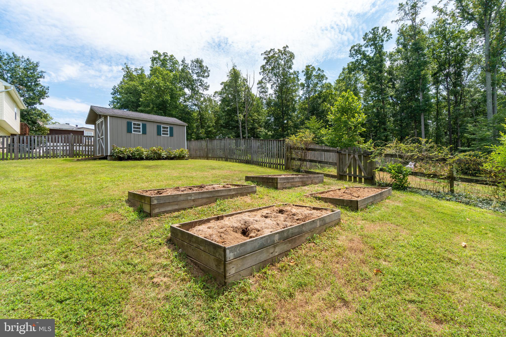 HIDDEN LAKE - Residential