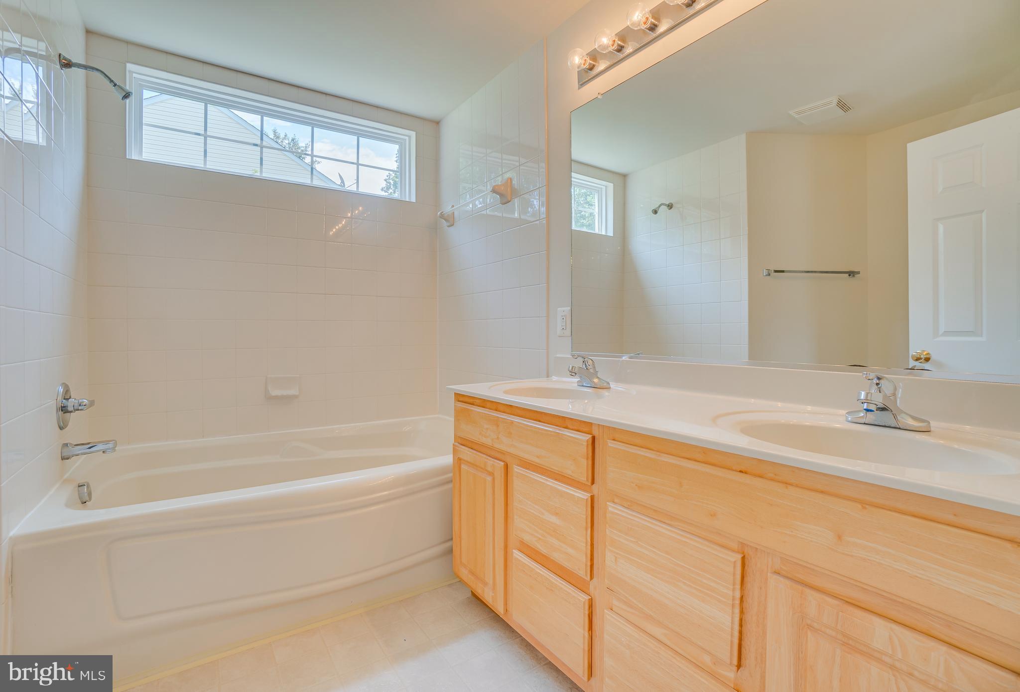 HIDDEN LAKE - Residential