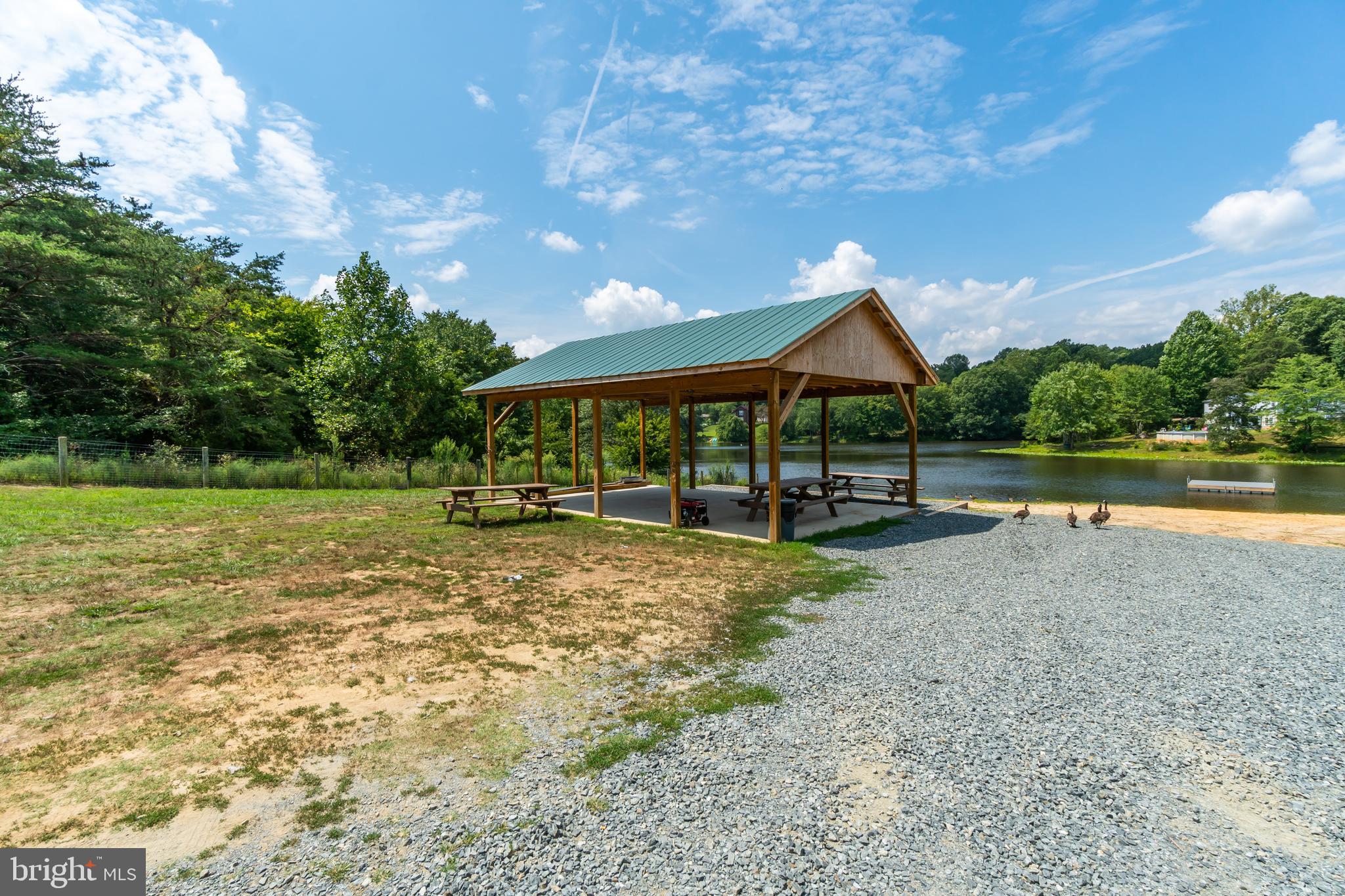 HIDDEN LAKE - Residential
