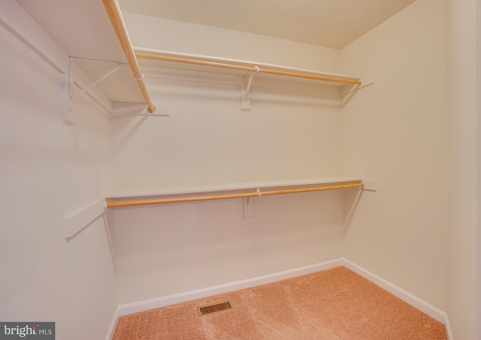 HIDDEN LAKE - Residential