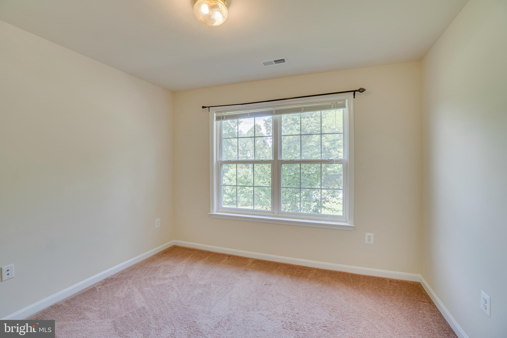 HIDDEN LAKE - Residential