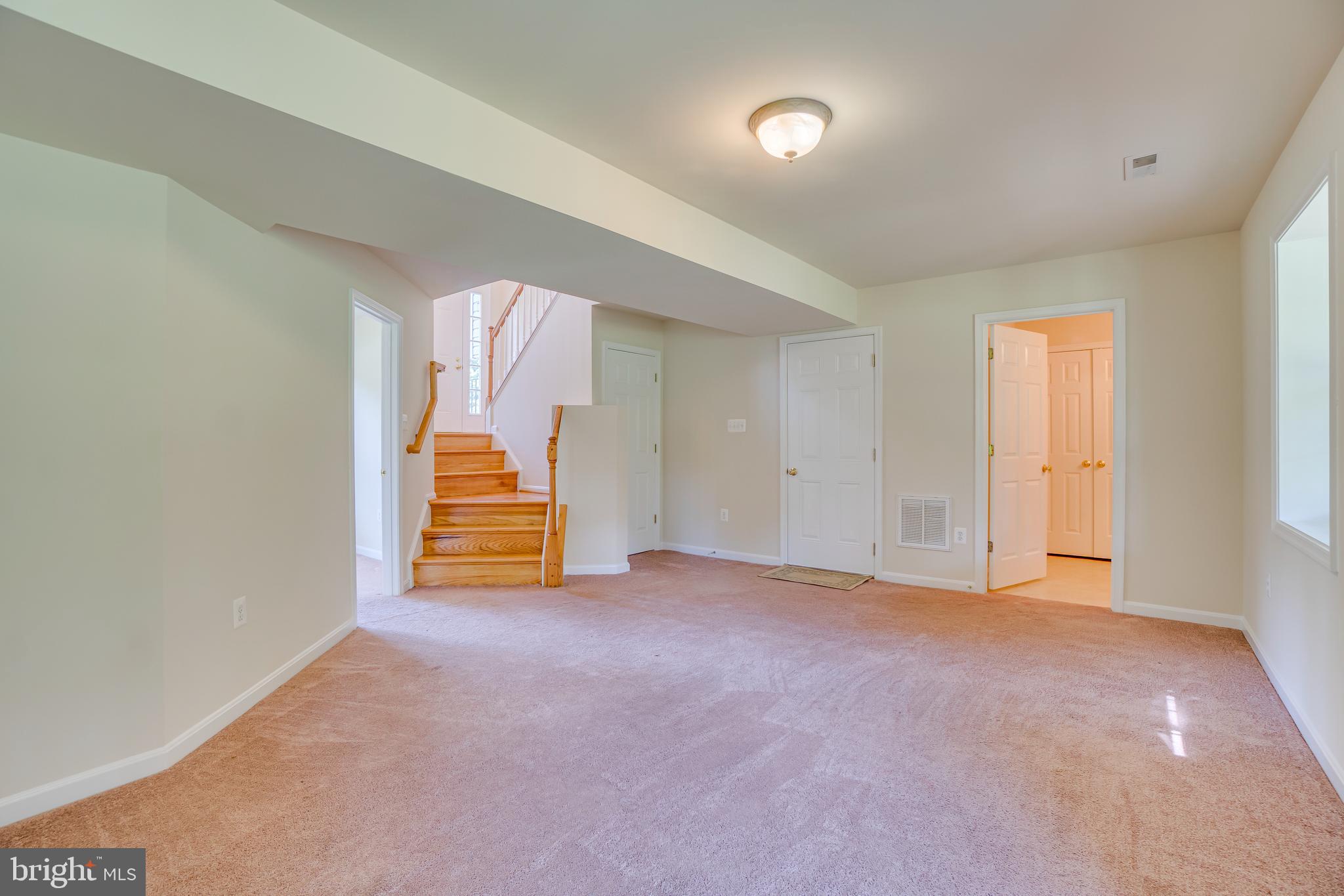 HIDDEN LAKE - Residential