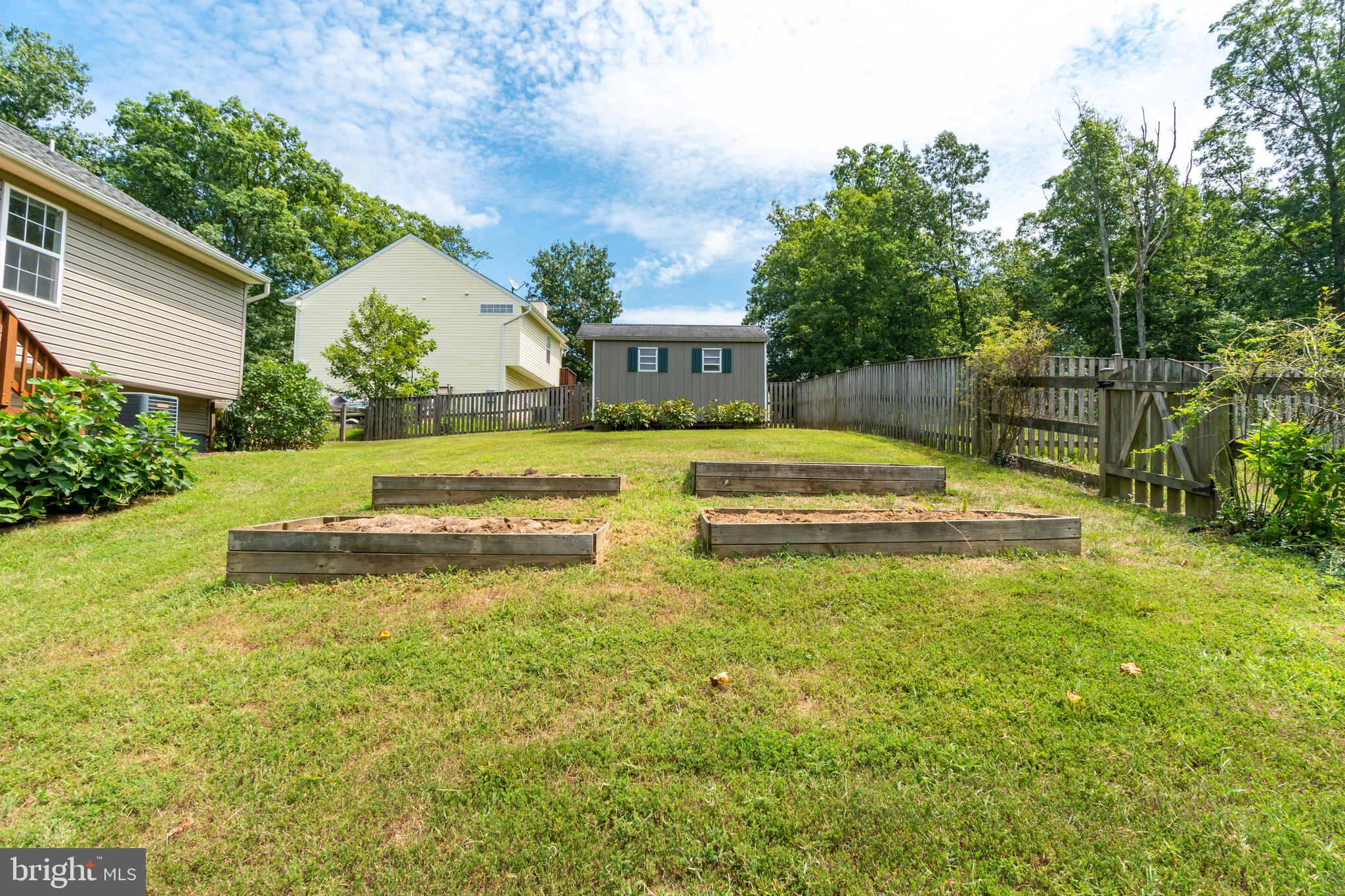 HIDDEN LAKE - Residential