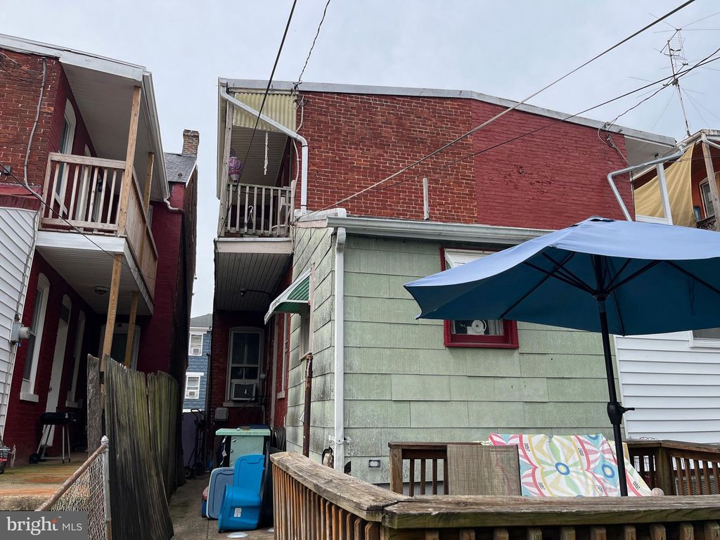 Photo of 431 Juniper Street, YORK, PA 17401 (MLS # PAYK2095886)