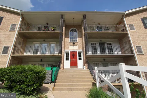 12709 Gordon Boulevard Unit 64, Woodbridge, VA MLS: VAPW2095192