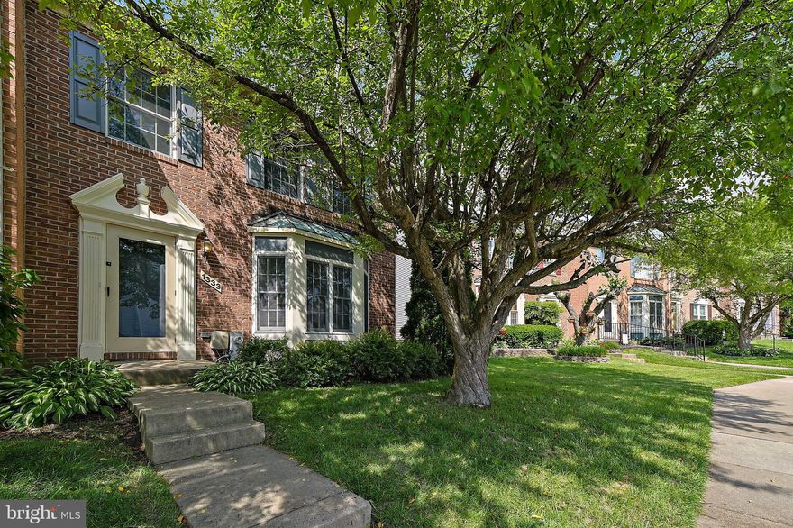 *OFFER DEADLINE SUNDAY 6/5 AT 10AM. 

LOCATION, LOCATION, LOCATION!! LARGE END OF GROUP TOWNHOME WITH OPEN FLOOR PLAN, HARDWOOD FLOORS ON MAIN LEVEL WITH CROWN AND CHAIR RAIL MOULDINGS. LARGE EAT IN KITCHEN WITH SLIDERS TO DECK OVERLOOKING FENCED YARD AND WOODED AREA. THREE BEDROOMS ON UPPER LEVEL WITH TWO FULL BATHS. FINISHED BASEMENT WITH FAMILY ROOM AND WET BAR OPENING TO SCREENED IN PORCH. EXTRA ROOM IN BASEMENT FOR POTENTIAL OFFICE. LOWER LEVEL ALSO HAS FULL BATH. TWO ASSIGNED PARKING SPOTS IN ADDITION TO AMPLE STREET PARKING. ROOF REPLACED 2004. A/C REPLACED IN 2018. NEWER WASHER, DRYER AND HOT WATER HEATER. GREAT OPPORTUNITY TO MAKE THIS HOME YOUR OWN!