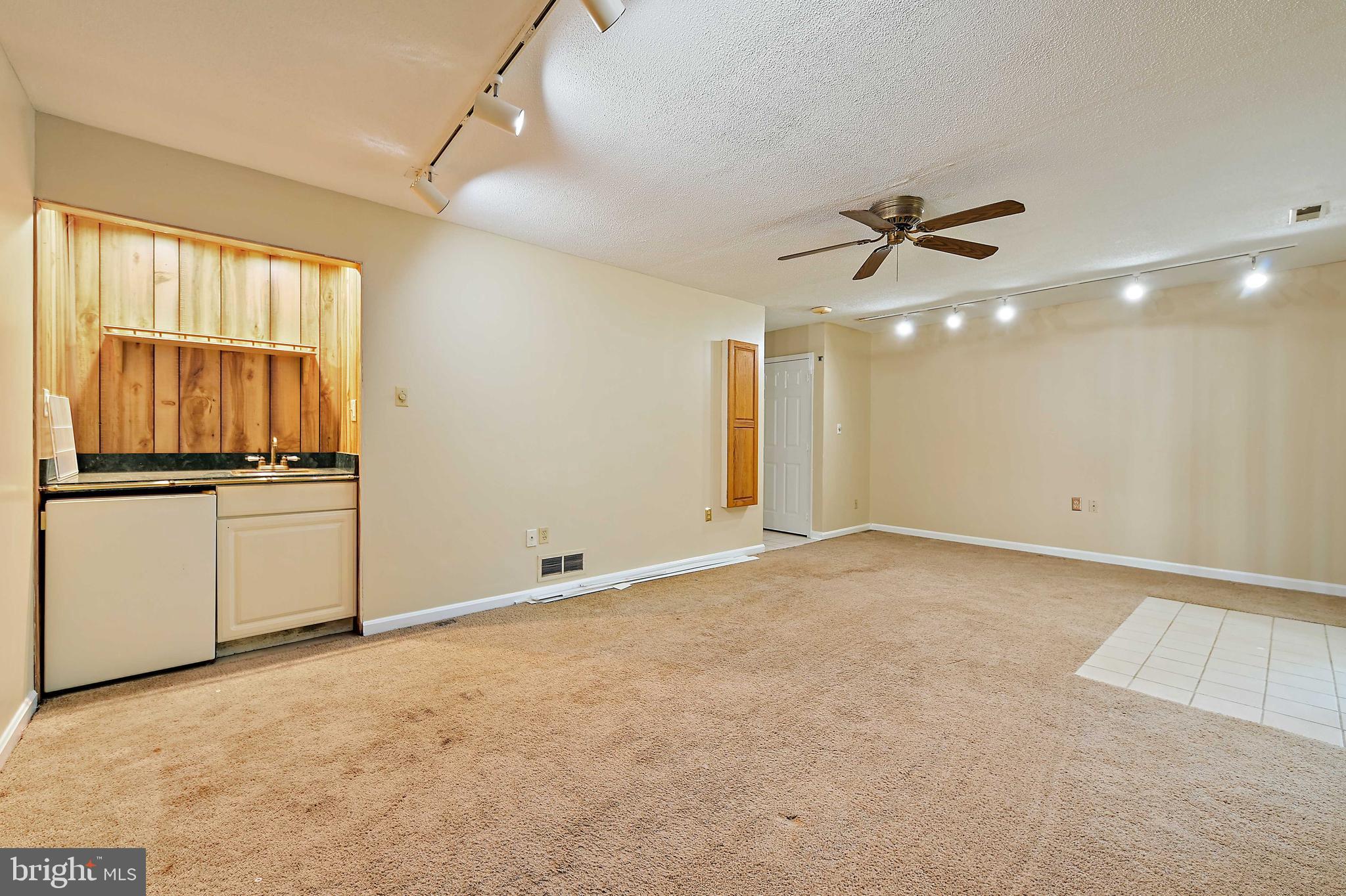 FOXBOROUGH FARMS - Residential