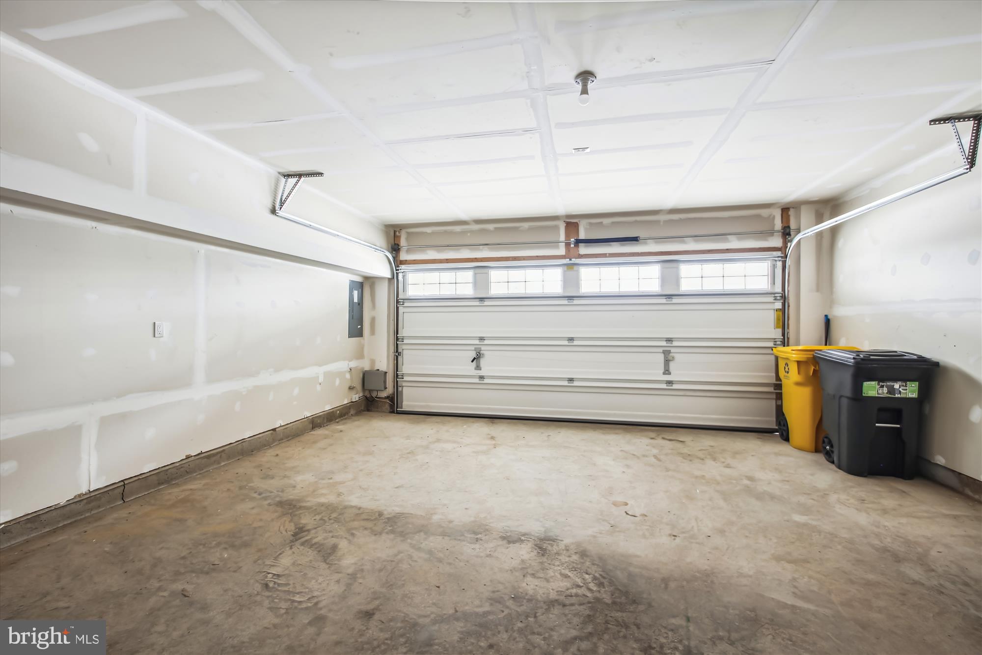 POINTE AT ARUNDEL PRESERVES - Residential