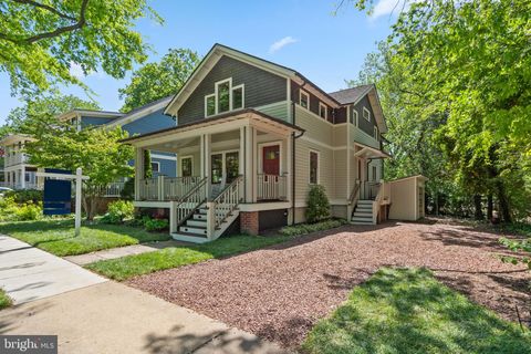 Photo of 7 E Walnut Street, ALEXANDRIA, VA 22301 (MLS # VAAX2059708)