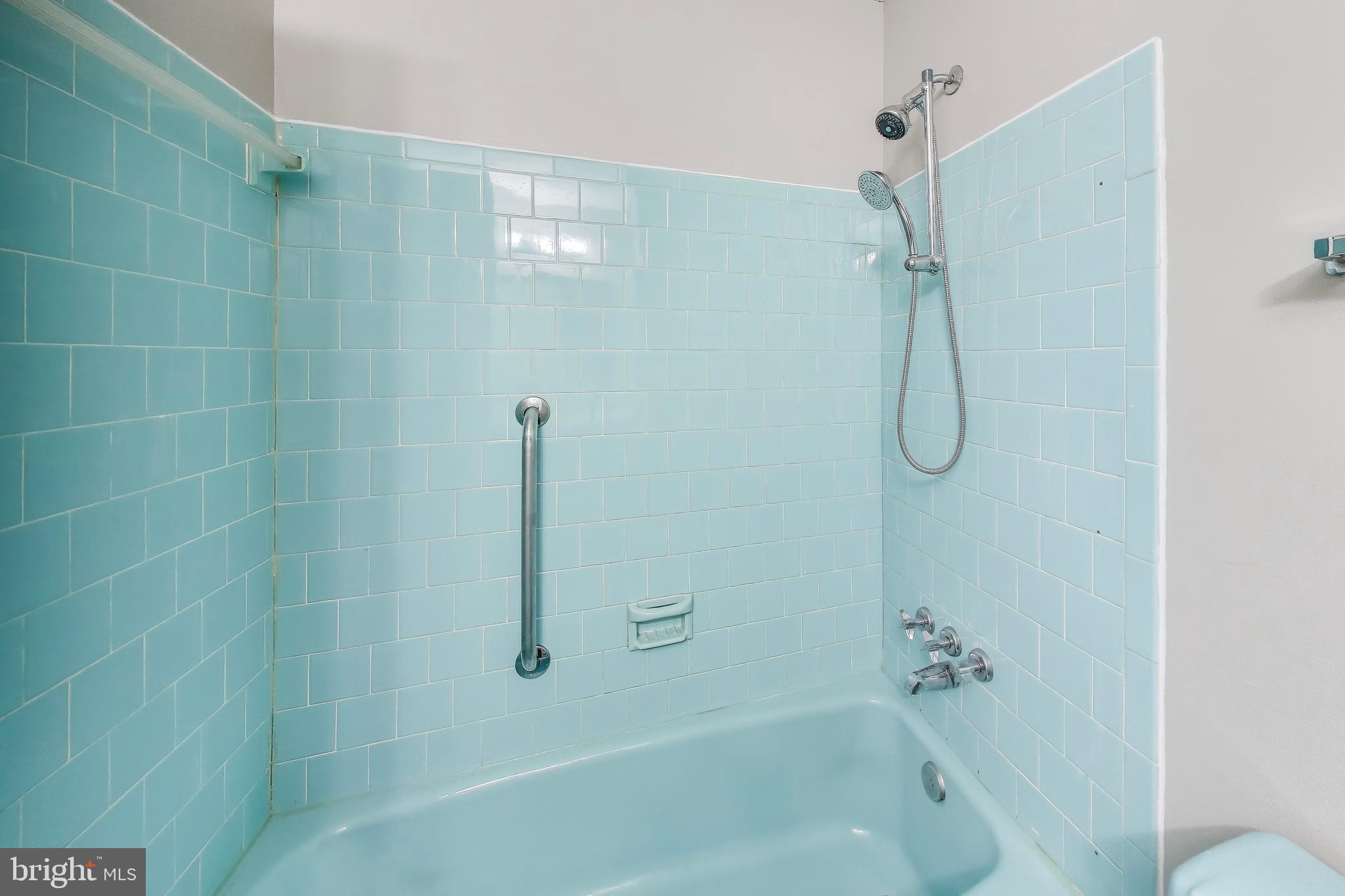 ROCK CREEK MANOR - Residential Lease