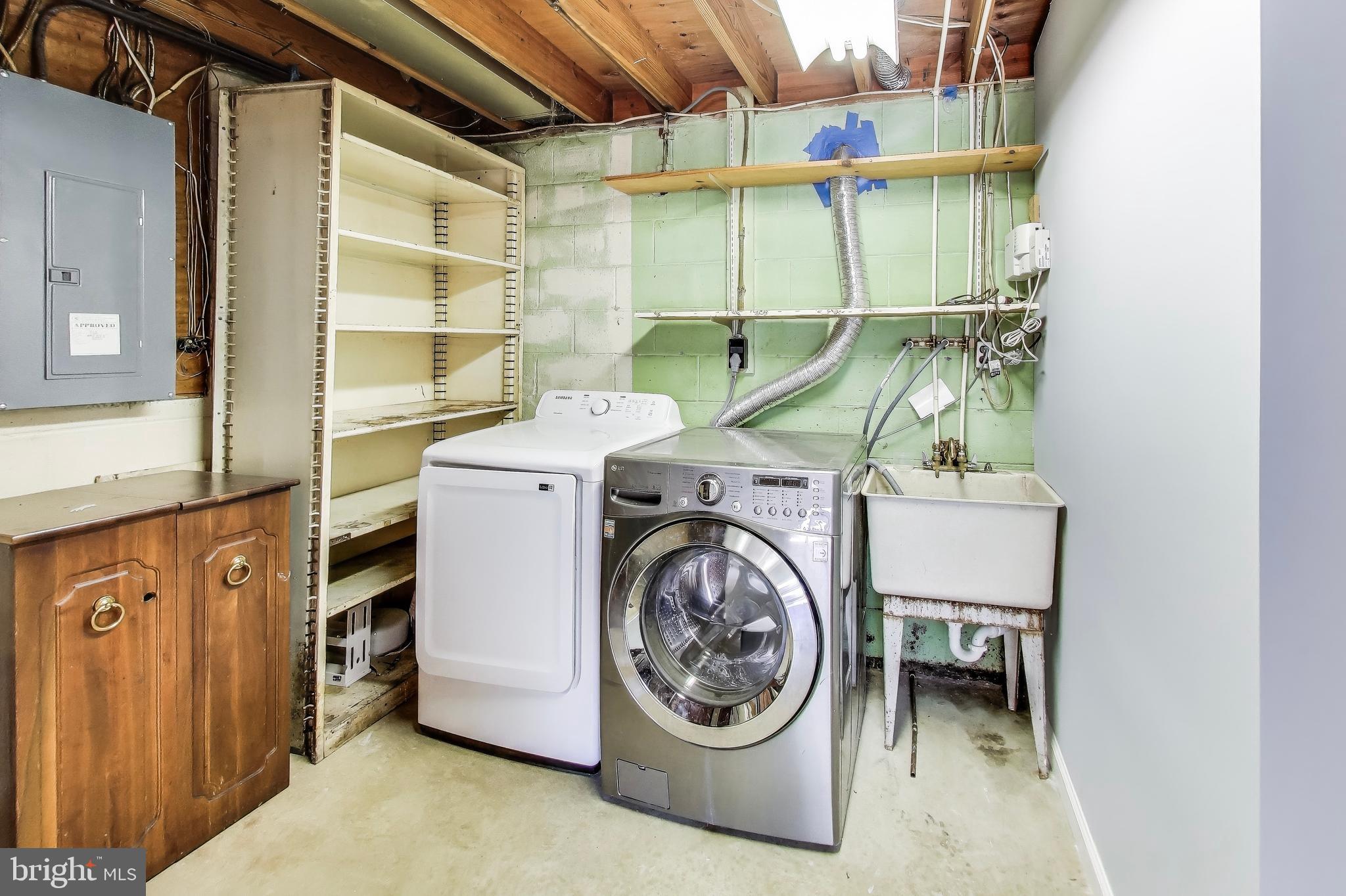 ROCK CREEK MANOR - Residential Lease