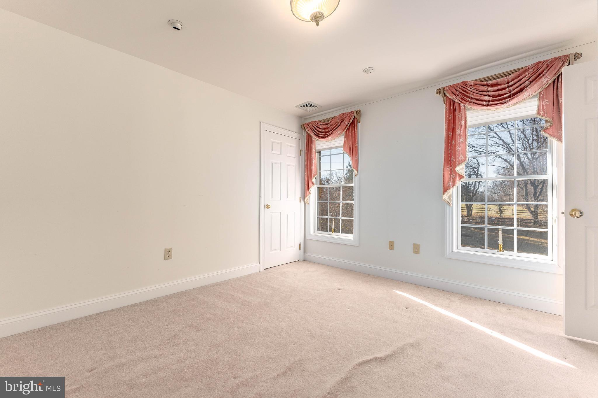 RED LION - Residential