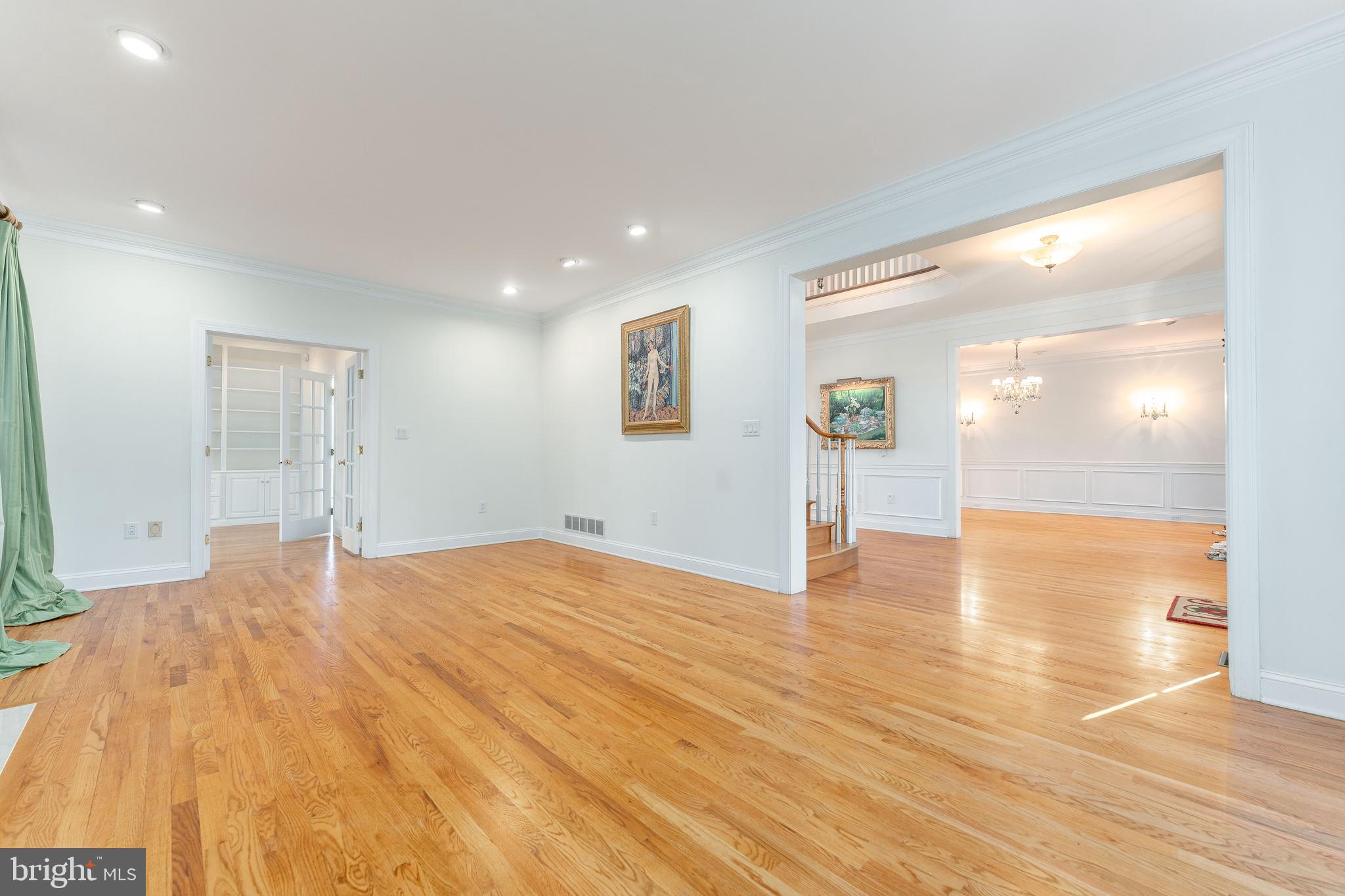 RED LION - Residential