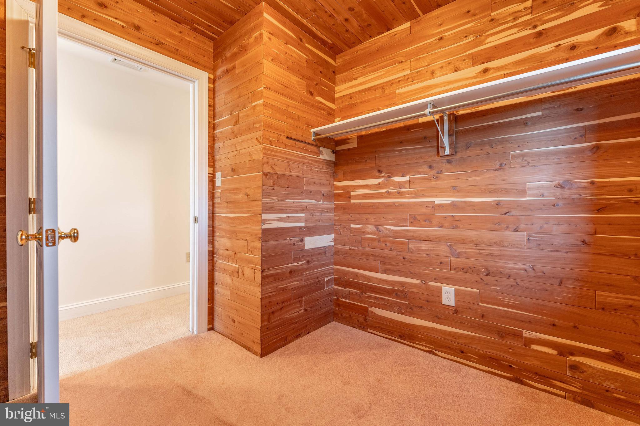 RED LION - Residential