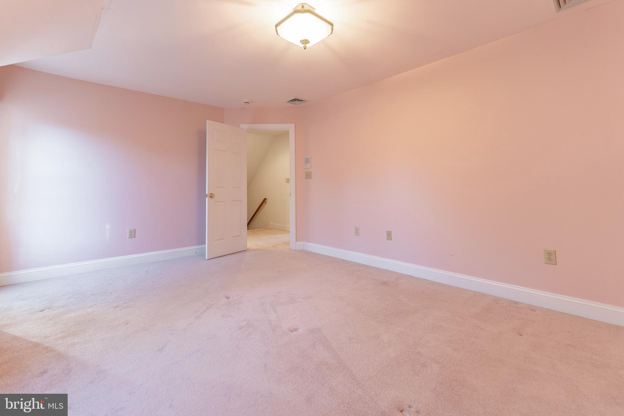 RED LION - Residential