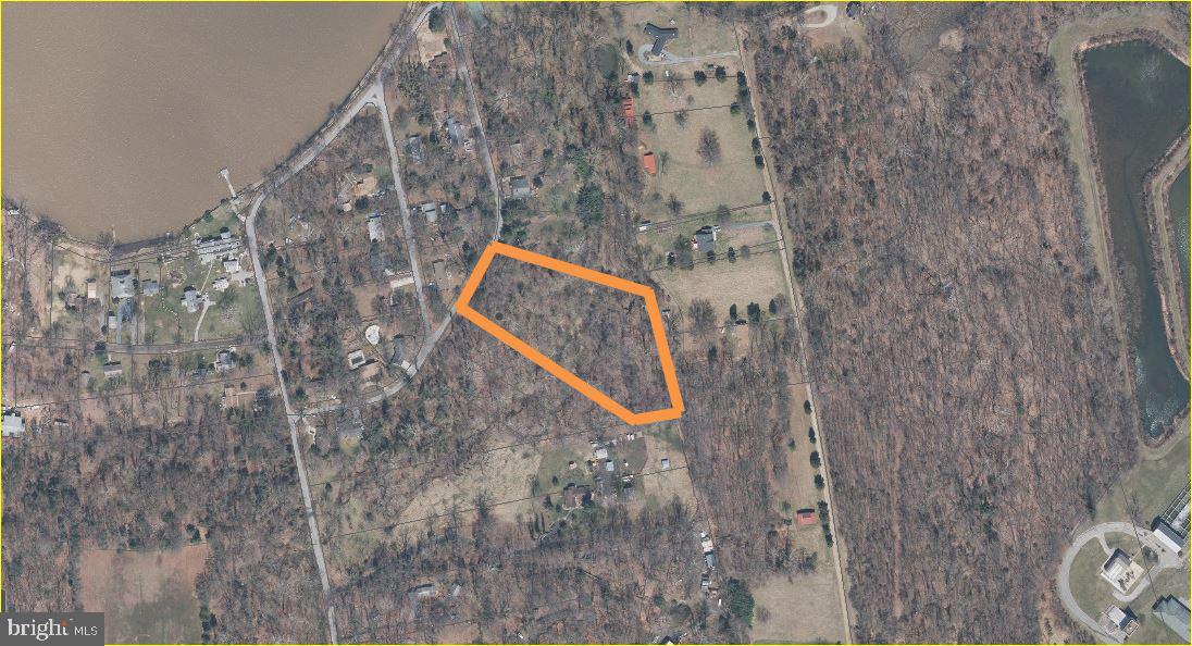 CALVERT MANOR - Land