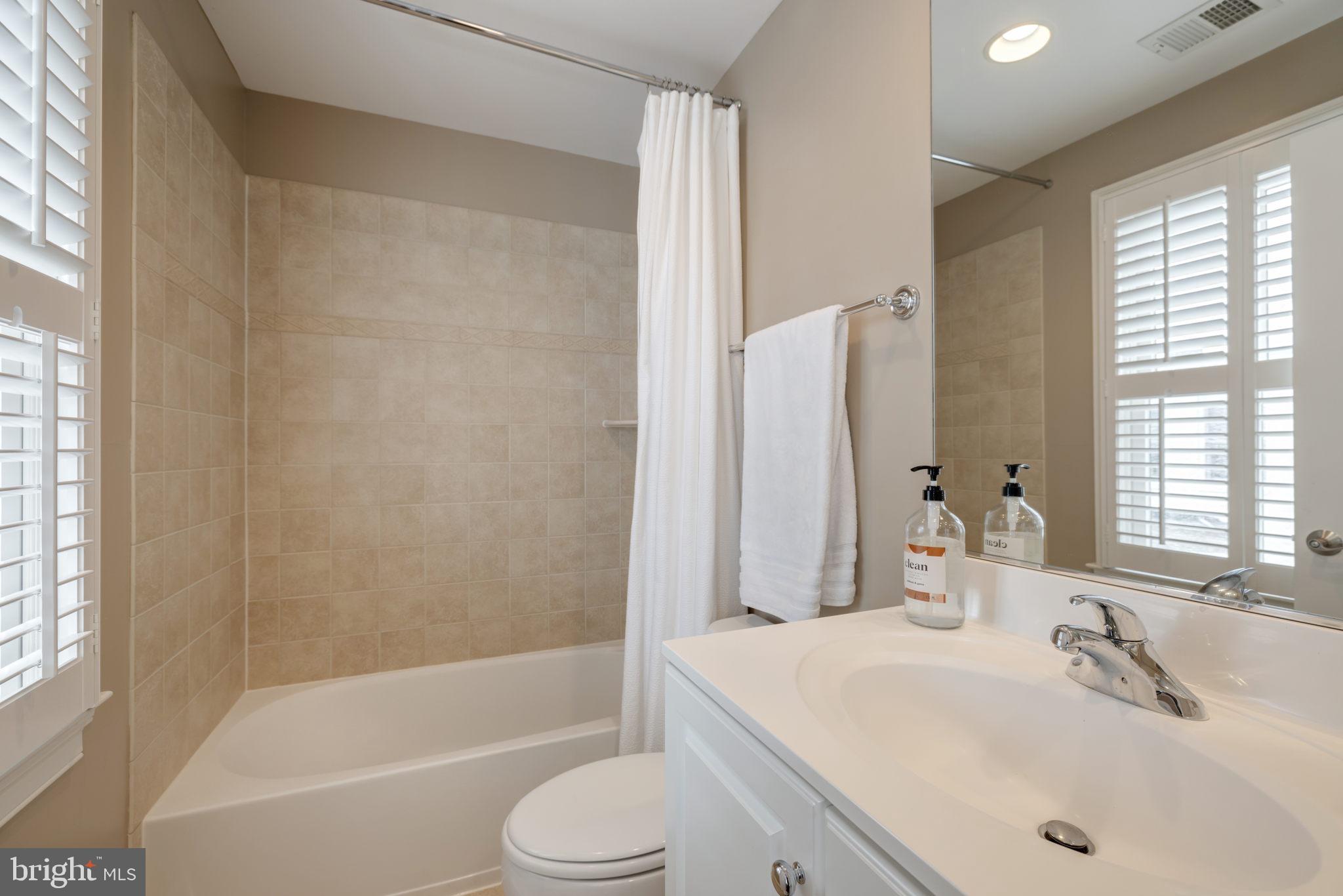 POTOMAC GREENS - Residential Lease