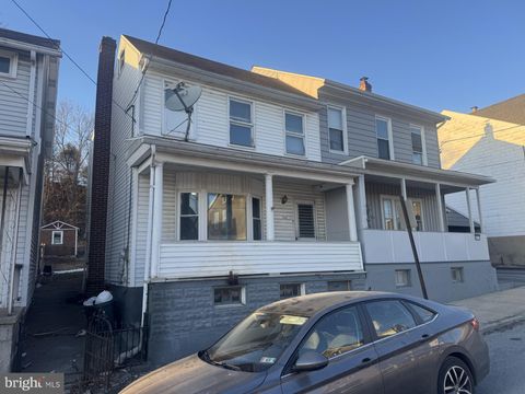 Townhouse For Sale - 429 E Elm Street<br/> TAMAQUA, PA 18252