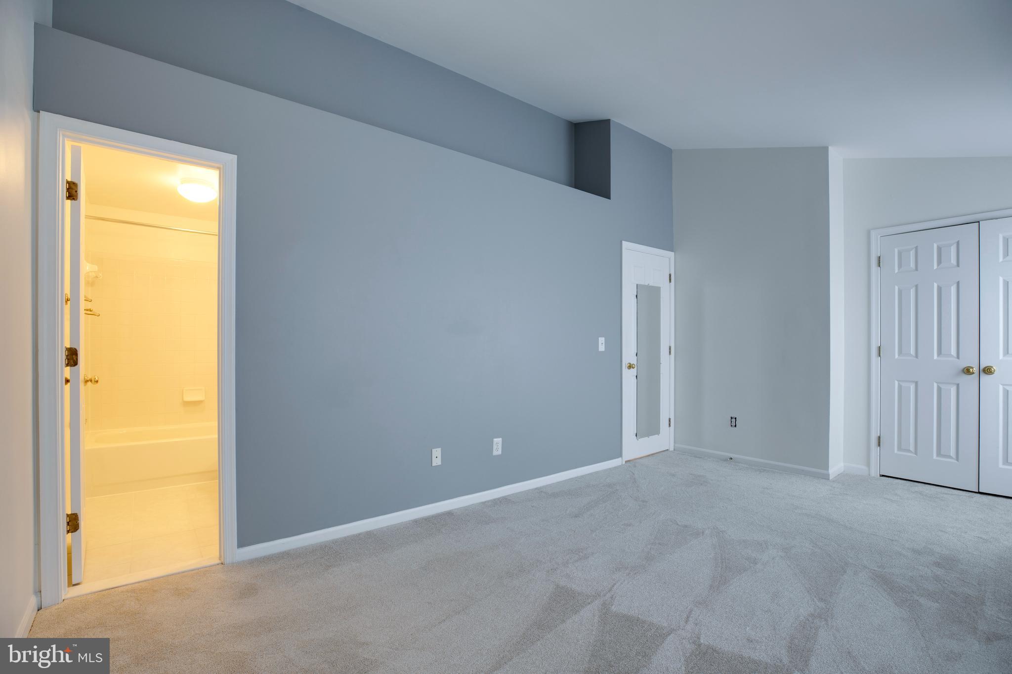 OLD GABLE SQUARE - Residential