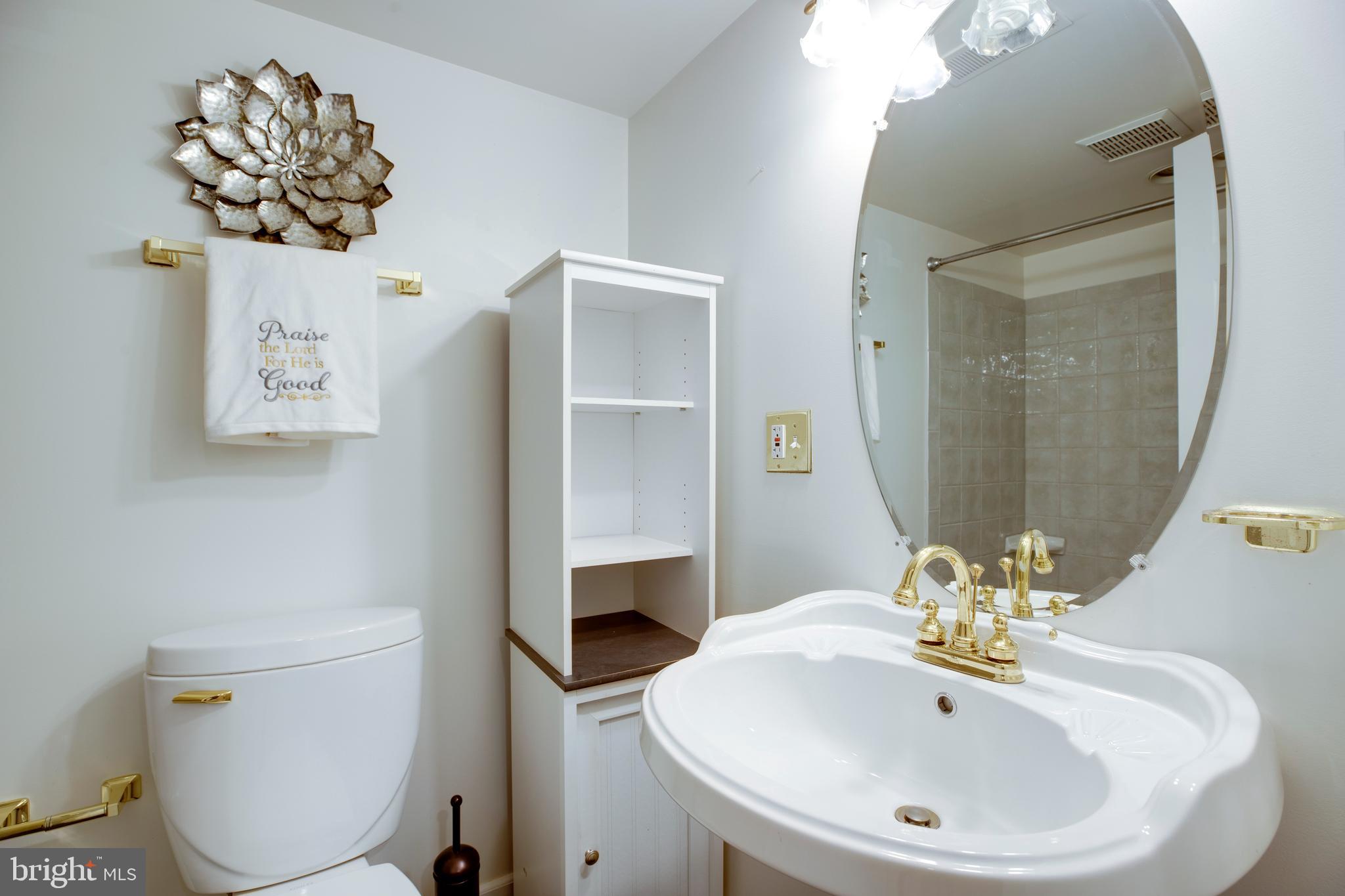 OLD GABLE SQUARE - Residential