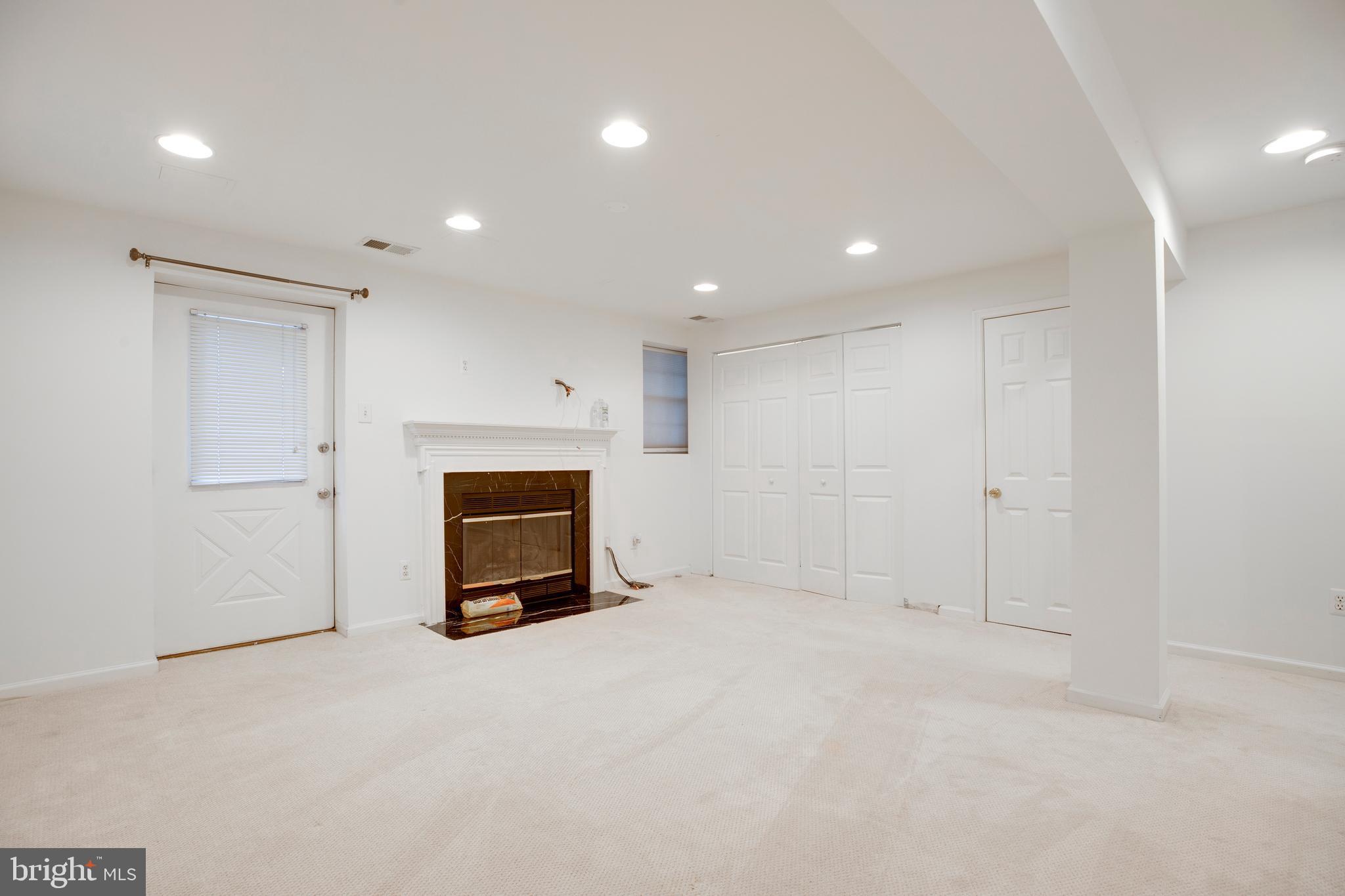 OLD GABLE SQUARE - Residential