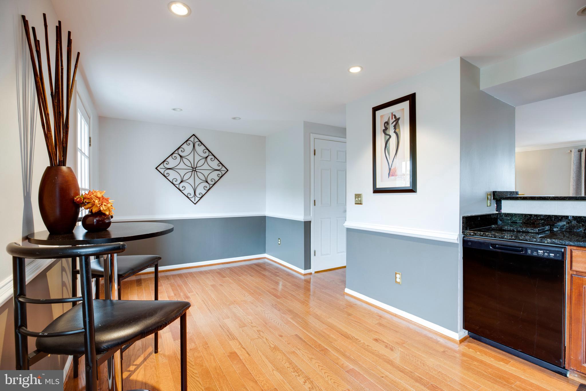 OLD GABLE SQUARE - Residential