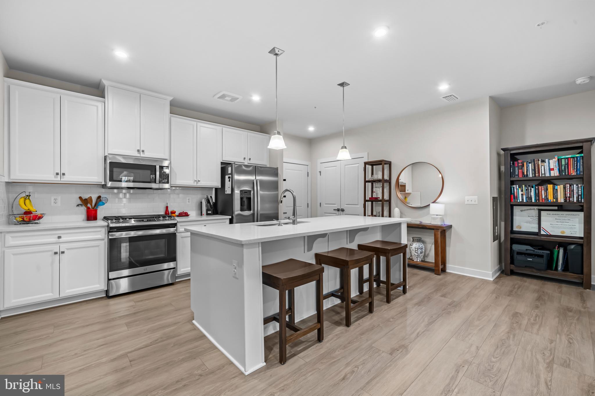 LOUDOUN VIEW CONDO FLATS - Residential