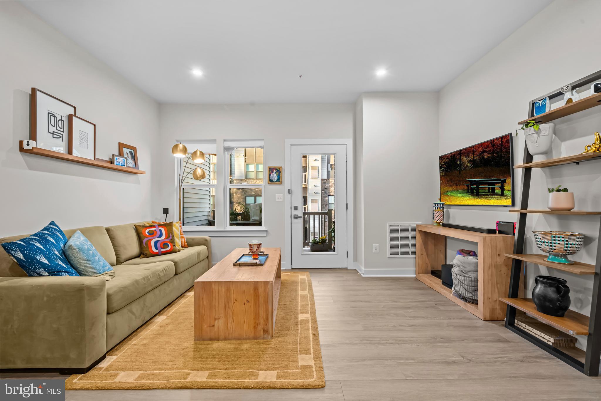 LOUDOUN VIEW CONDO FLATS - Residential