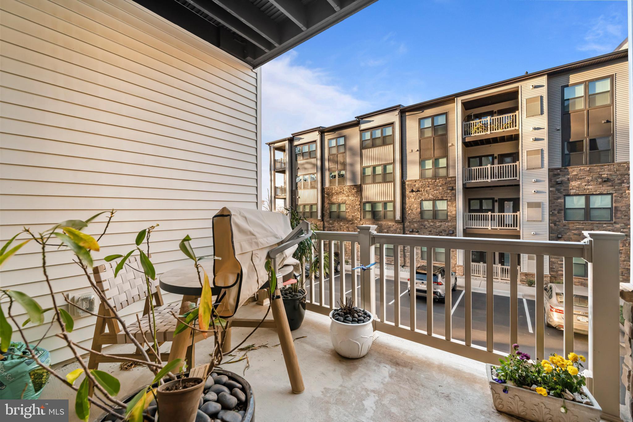 LOUDOUN VIEW CONDO FLATS - Residential