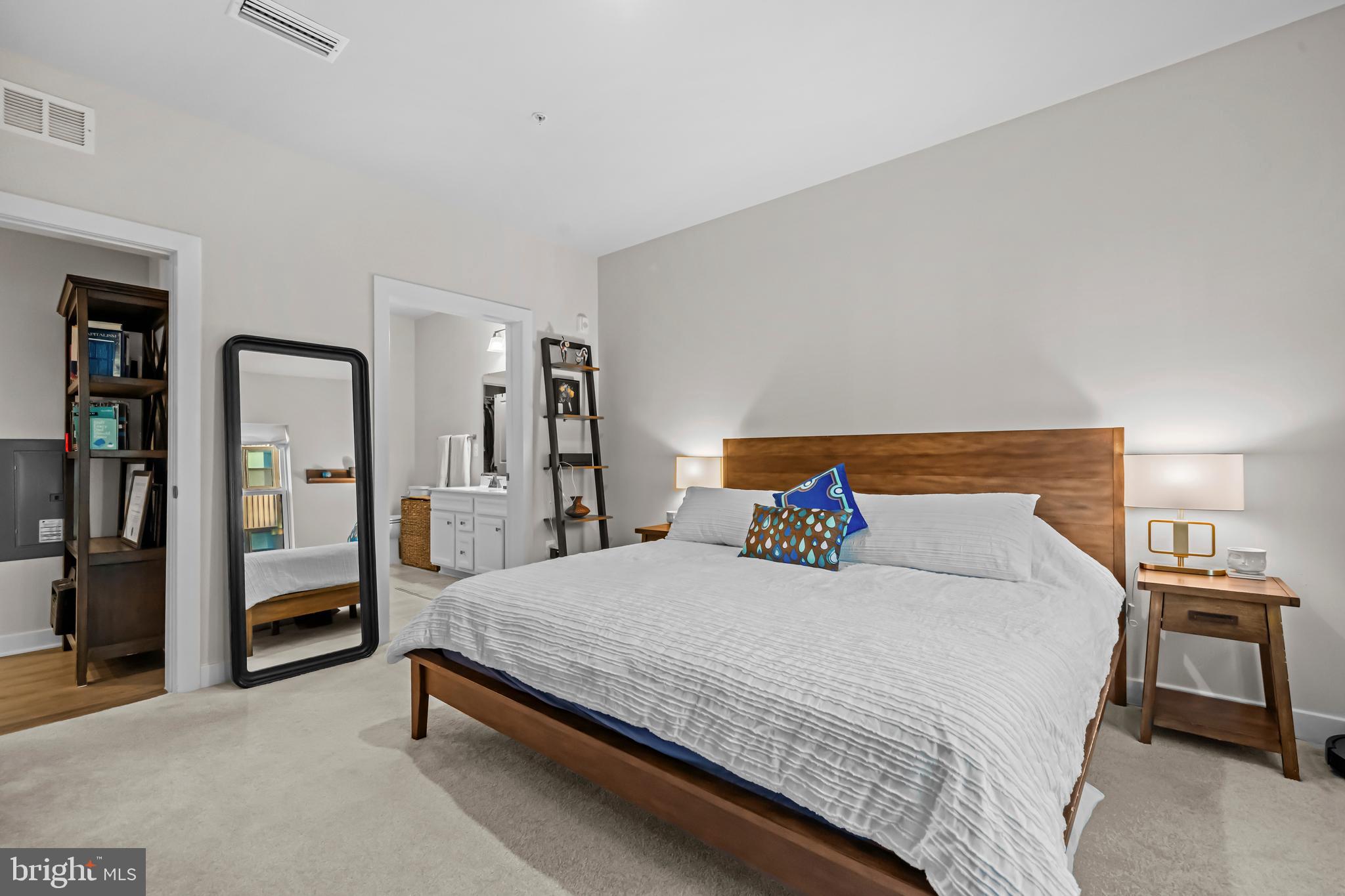 LOUDOUN VIEW CONDO FLATS - Residential