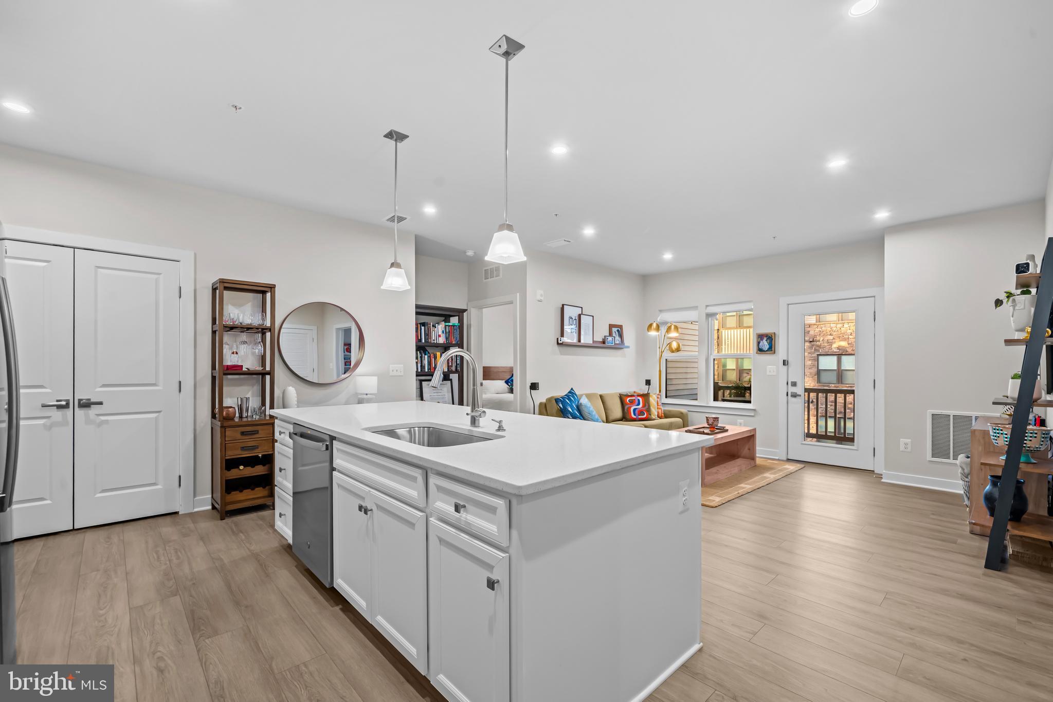 LOUDOUN VIEW CONDO FLATS - Residential