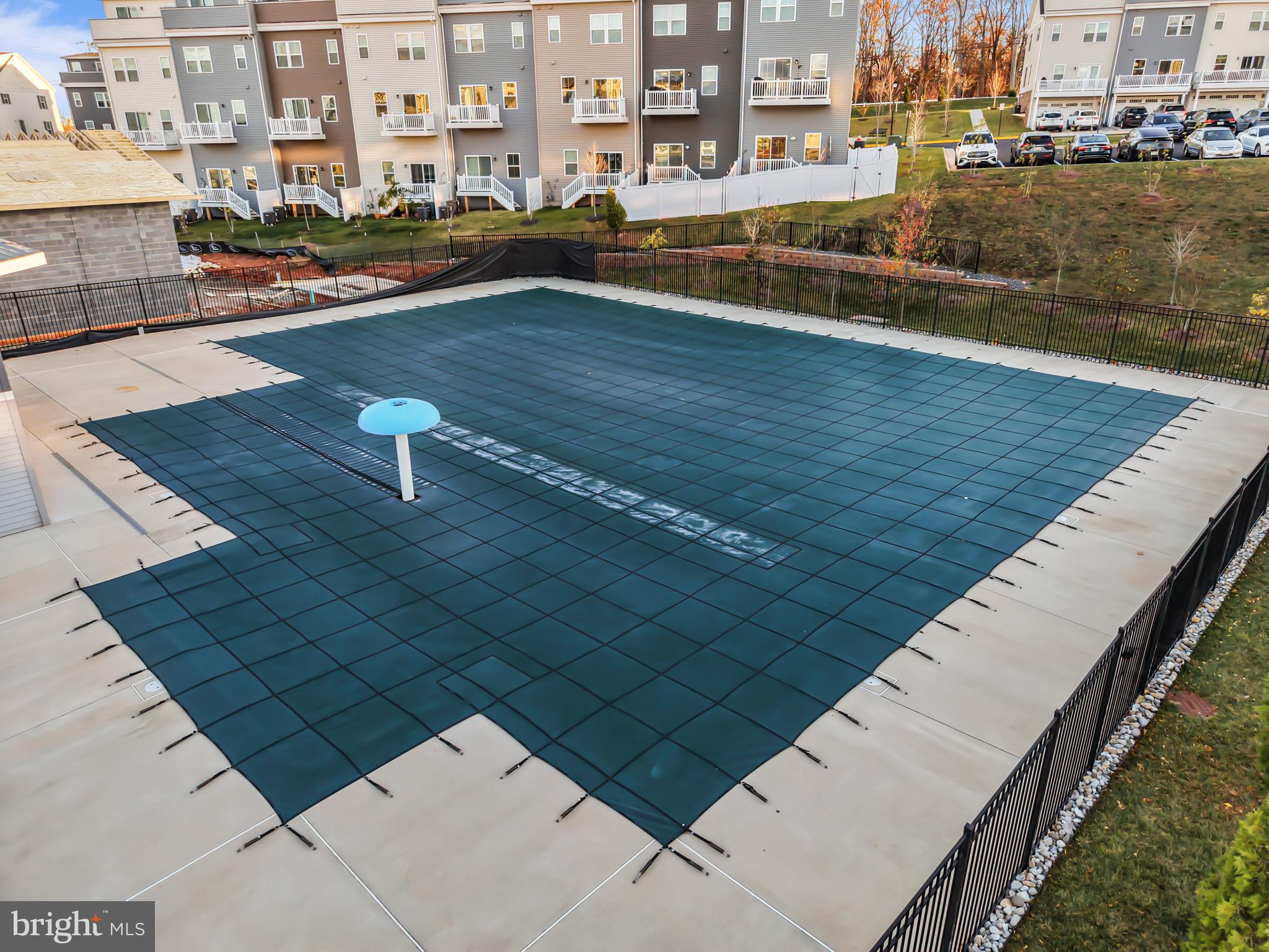 LOUDOUN VIEW CONDO FLATS - Residential